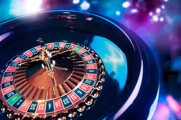 Singapore Pools prediction interface on maxwinslot showing draw schedule and number selection
